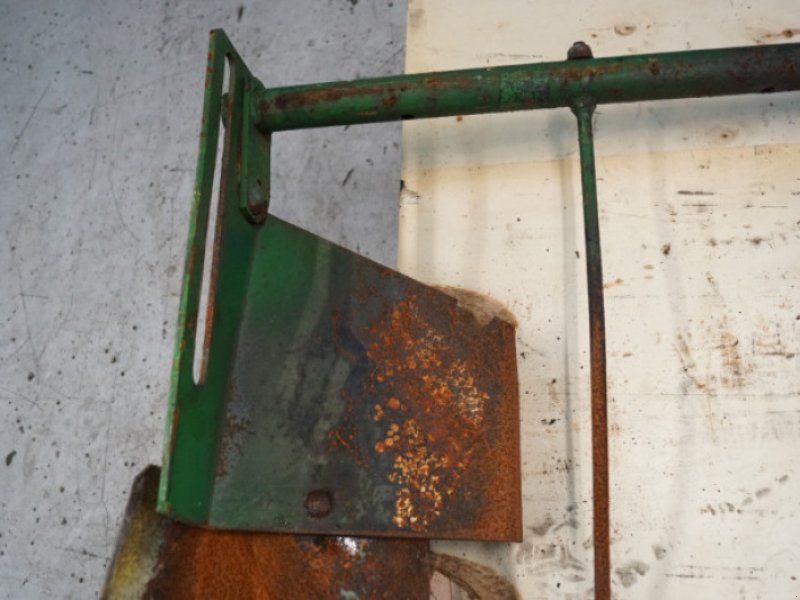 John Deere 590