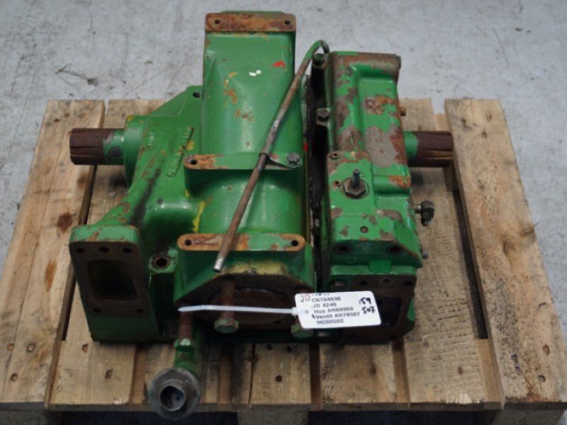 John Deere 4240