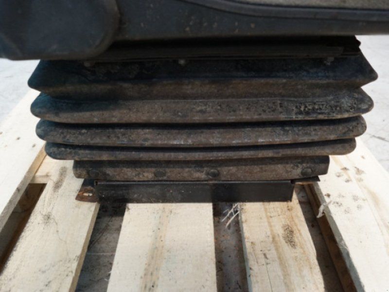 Massey Ferguson 32