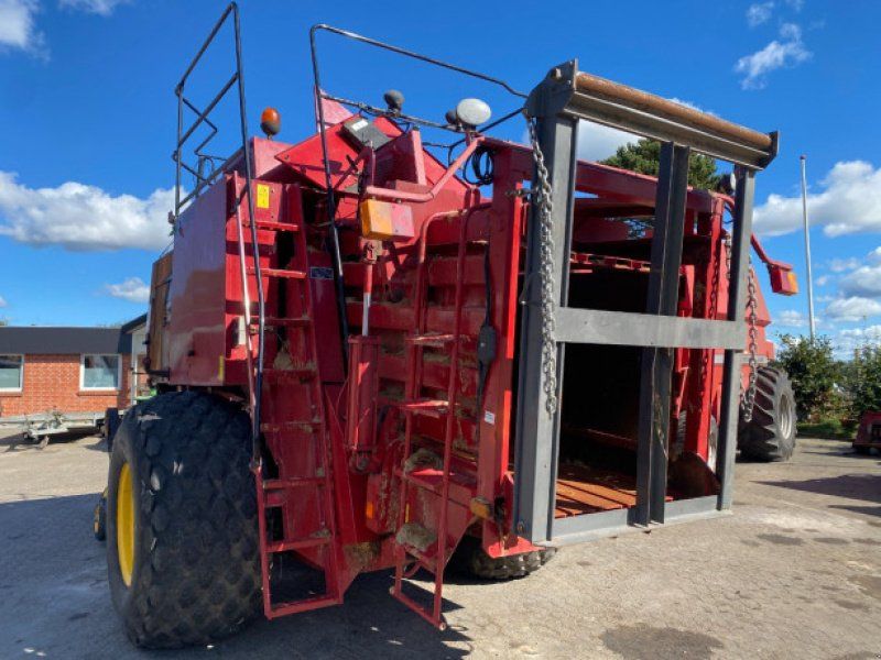 New Holland BB980