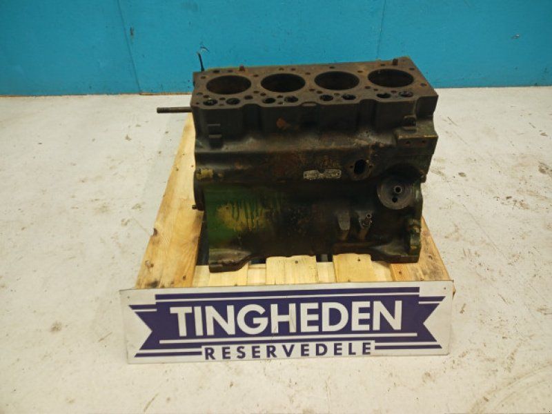 John Deere 4239