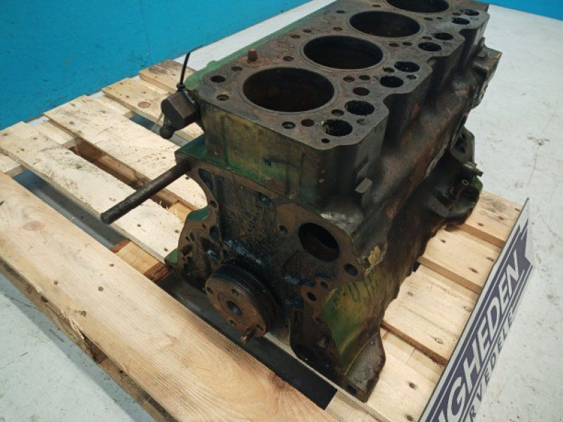 John Deere 4239
