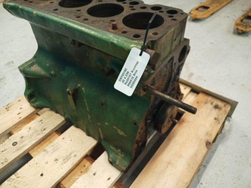 John Deere 4239
