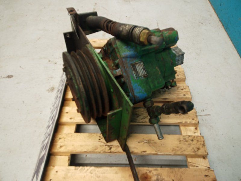 John Deere 1085