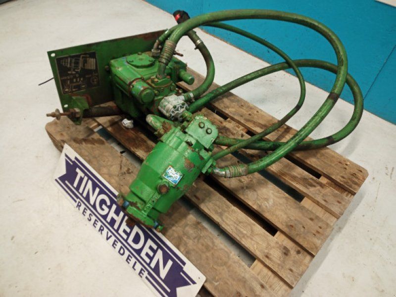 John Deere 1085