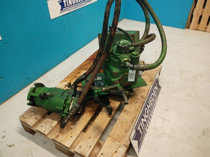 John Deere 1085