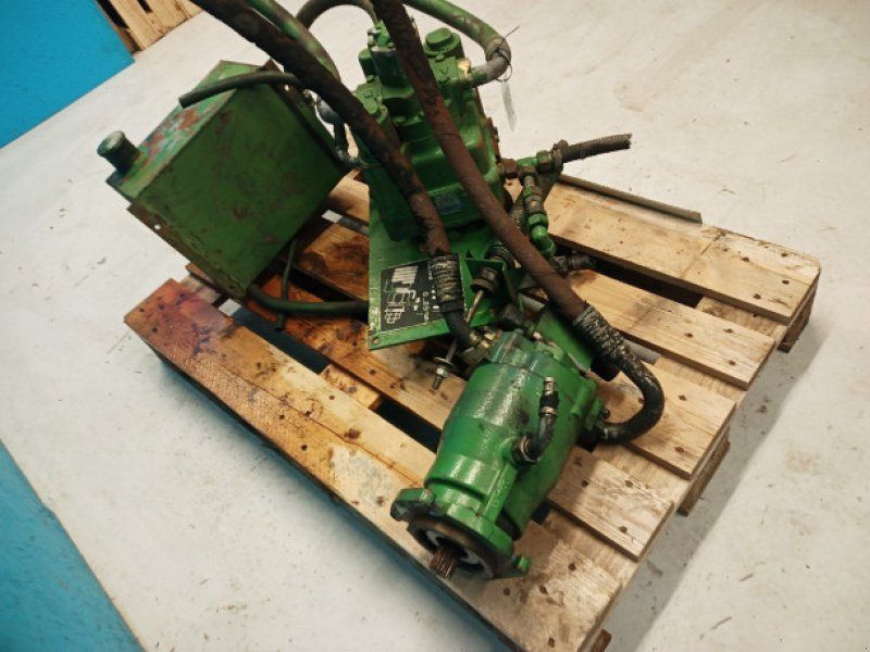 John Deere 1085