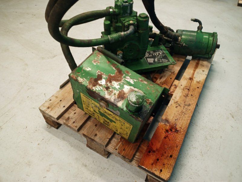 John Deere 1085