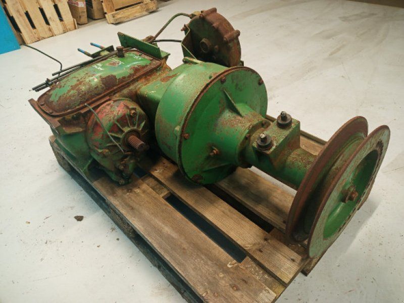 John Deere 965