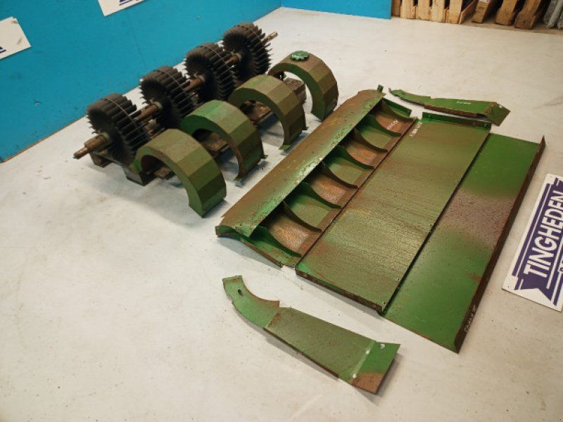 John Deere 2054