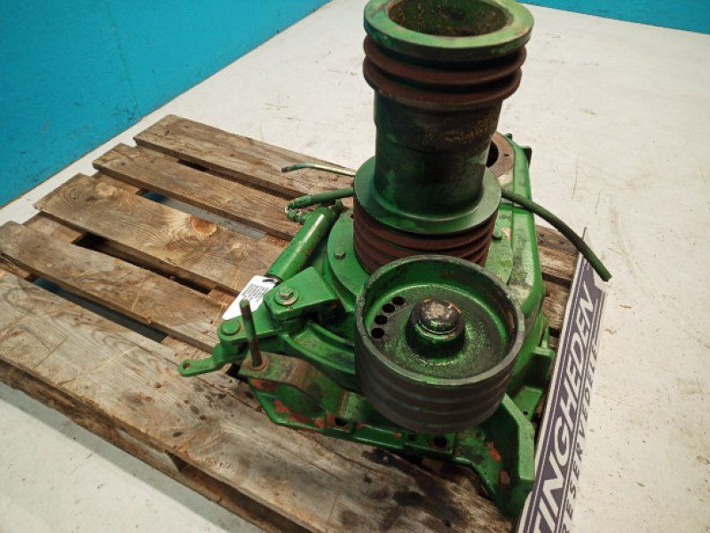 John Deere 2054