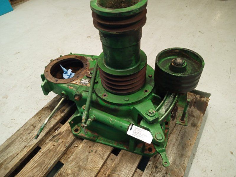 John Deere 2054