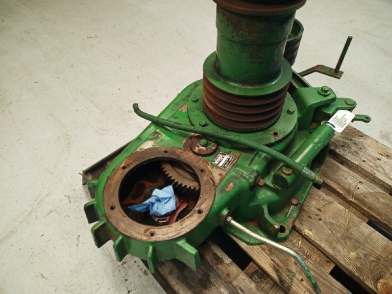 John Deere 2054