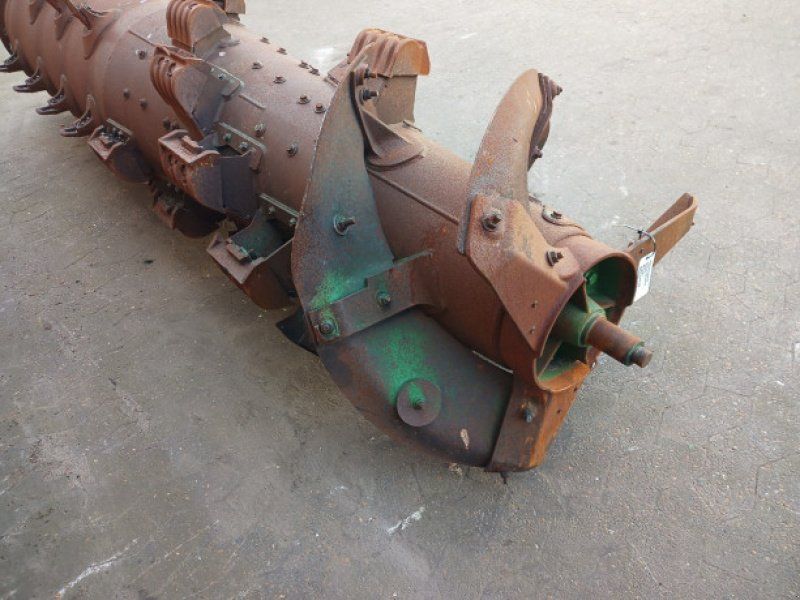 John Deere S670