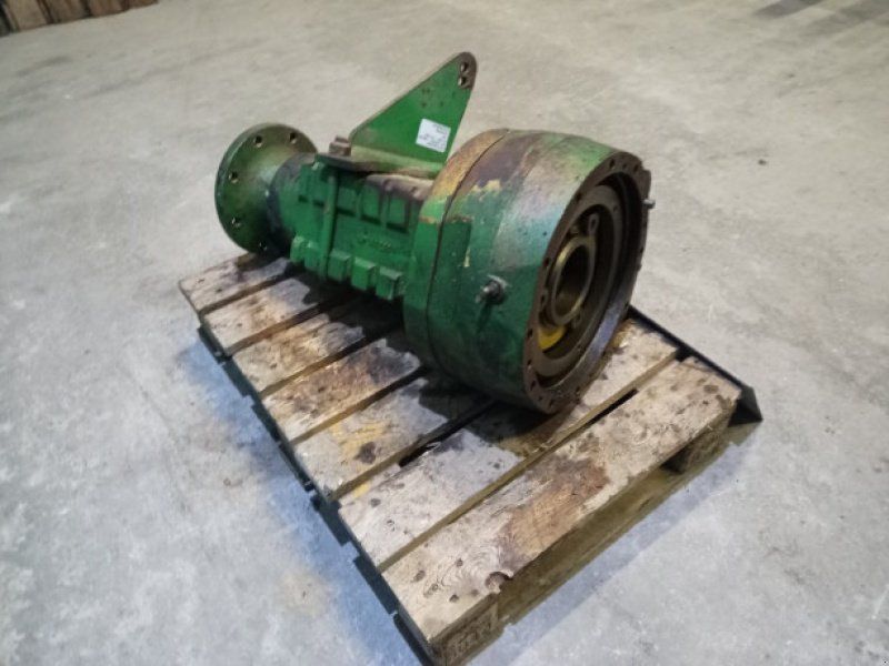 John Deere 3040