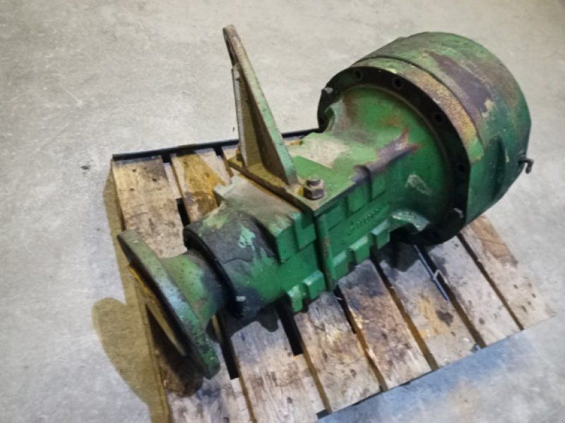 John Deere 3040