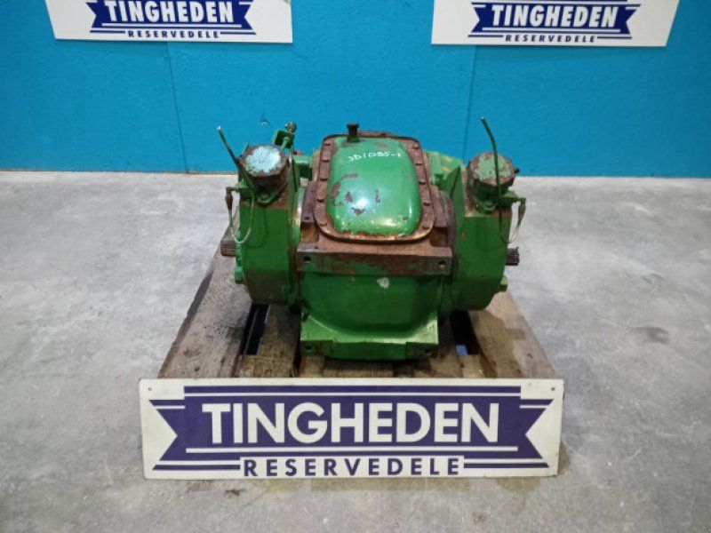 John Deere 1085