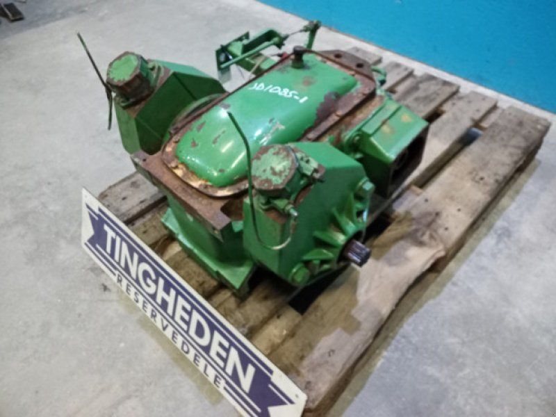 John Deere 1085