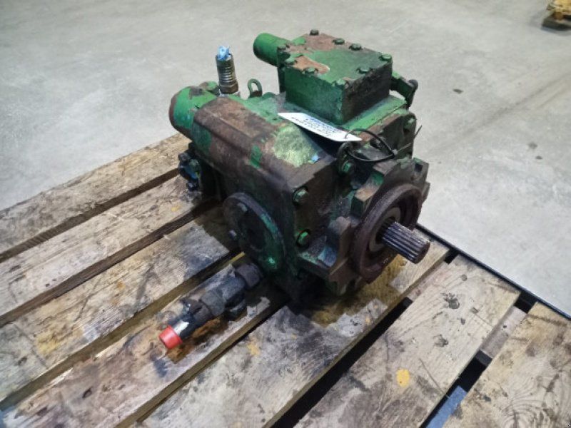 John Deere 1085