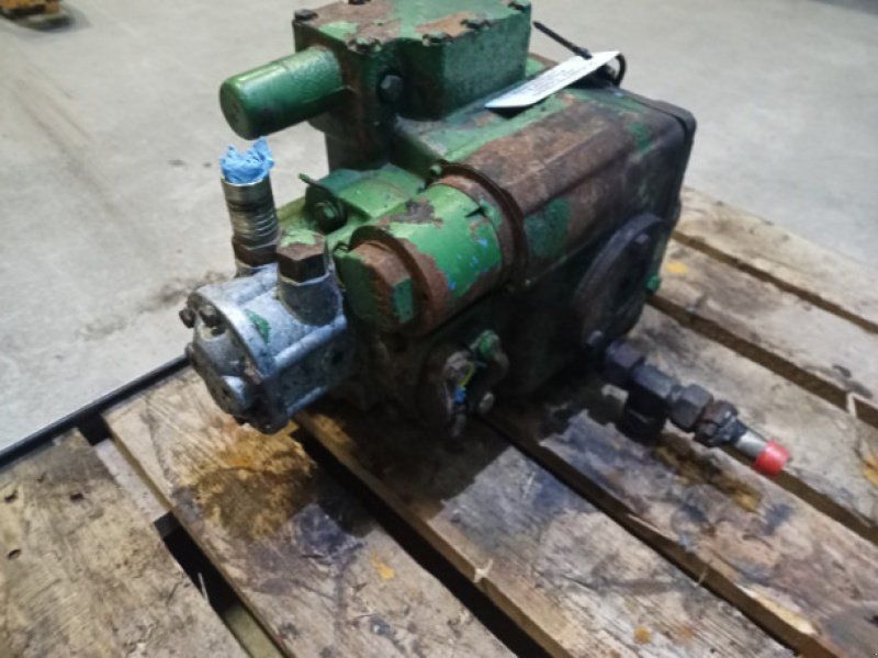 John Deere 1085