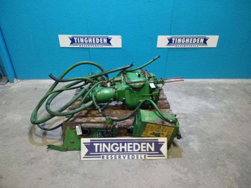 John Deere 1085