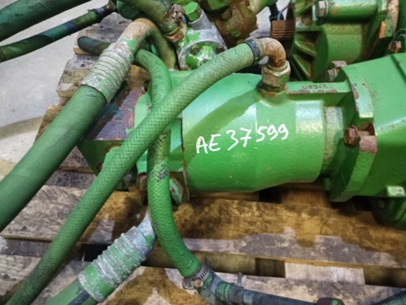 John Deere 1085