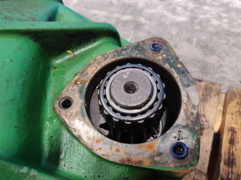 John Deere 1075