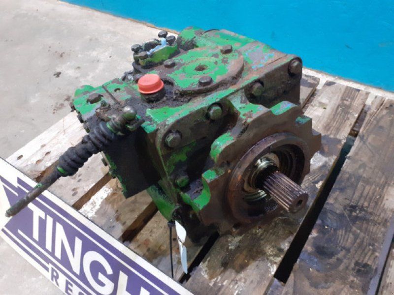 John Deere 1075