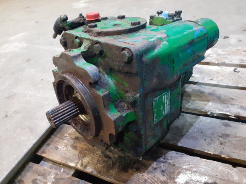 John Deere 1075