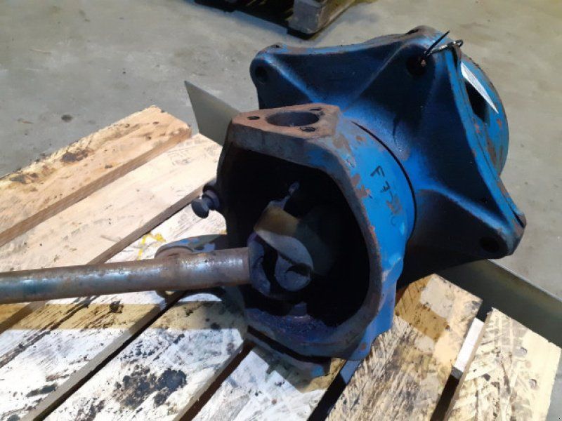 Ford 7740