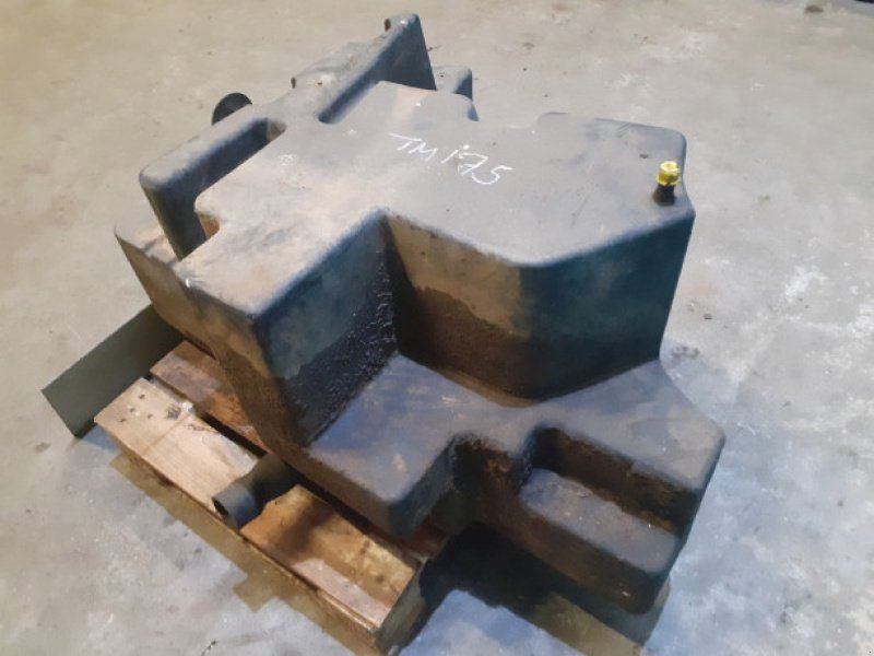 New Holland TM 175