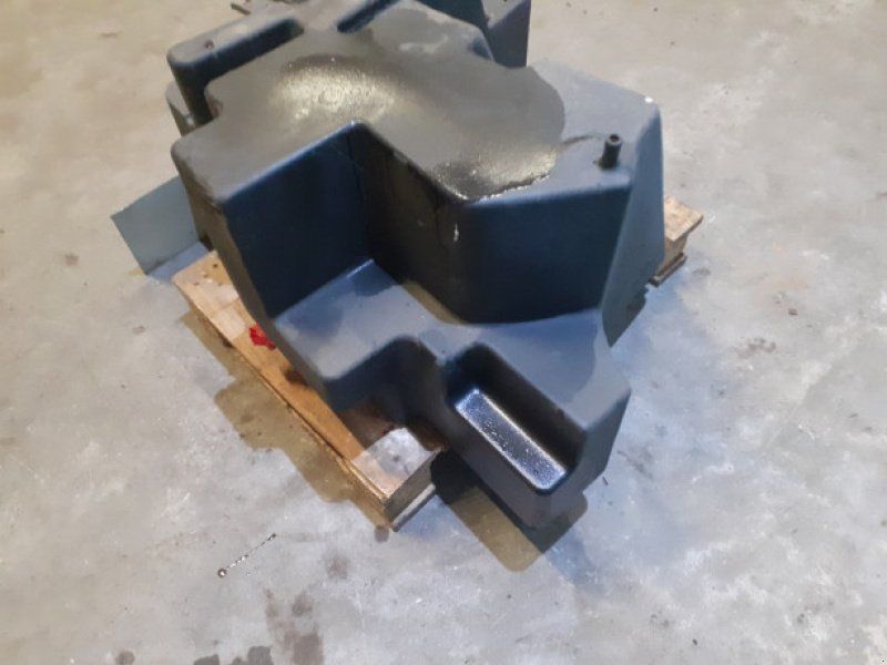 New Holland TM175