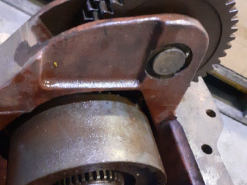 Ford 7710