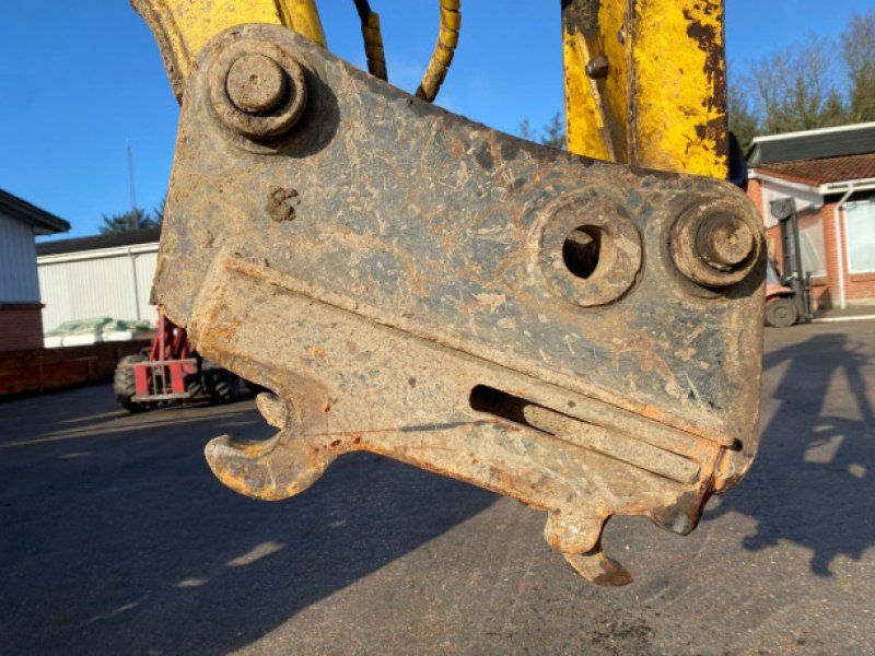 New Holland LB115B