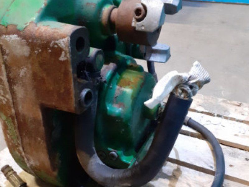 John Deere 6100
