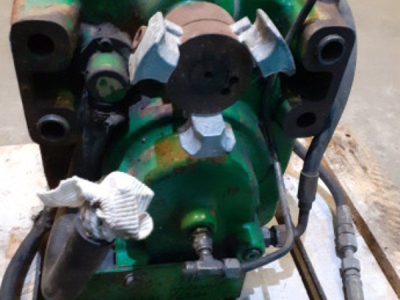 John Deere 6100