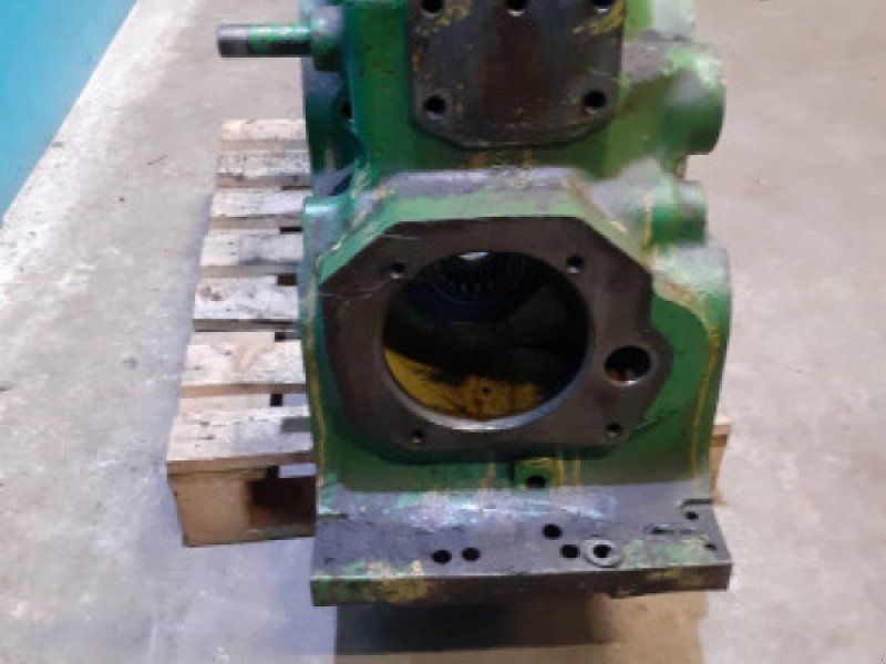John Deere 3040