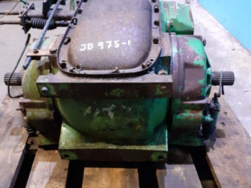 John Deere 975
