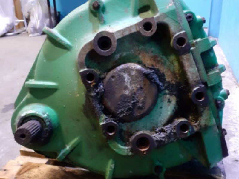 John Deere 975