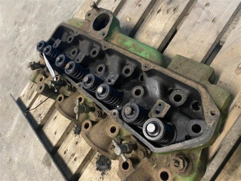 John Deere 4239