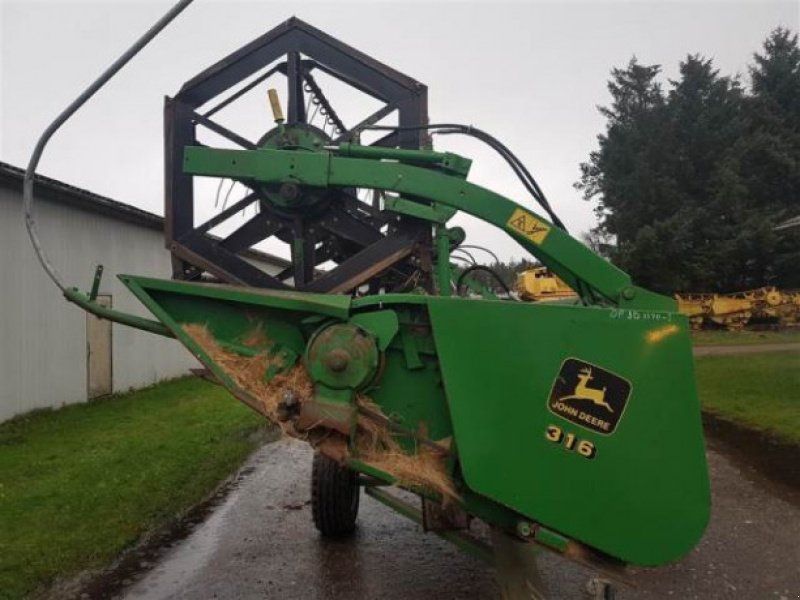 John Deere 16