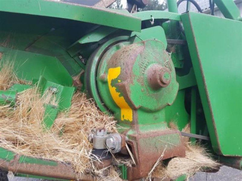 John Deere 16