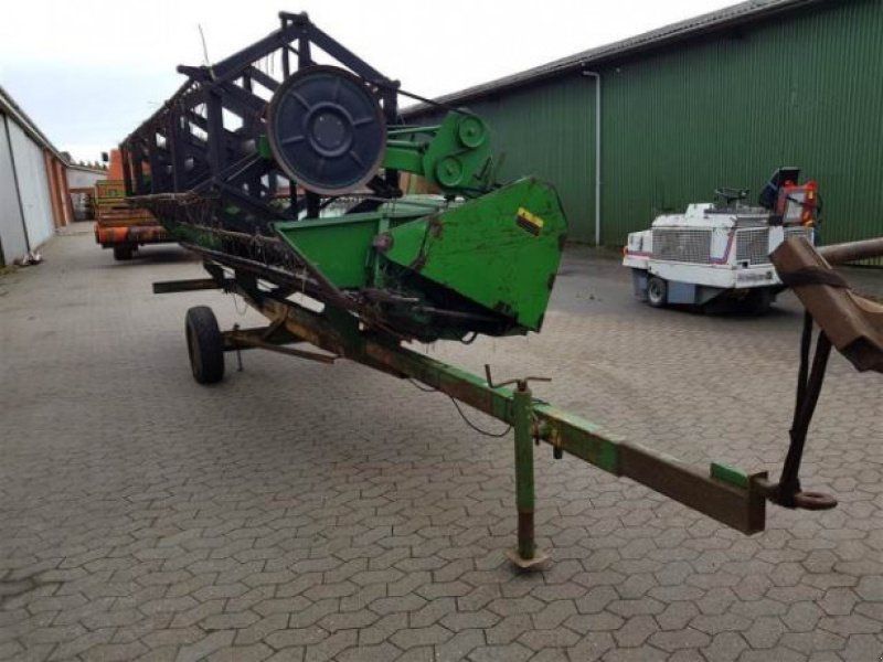 John Deere 16
