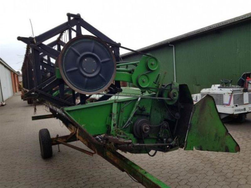 John Deere 16