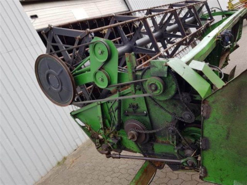 John Deere 16