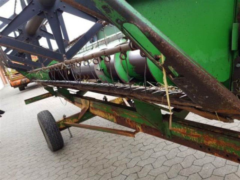John Deere 16