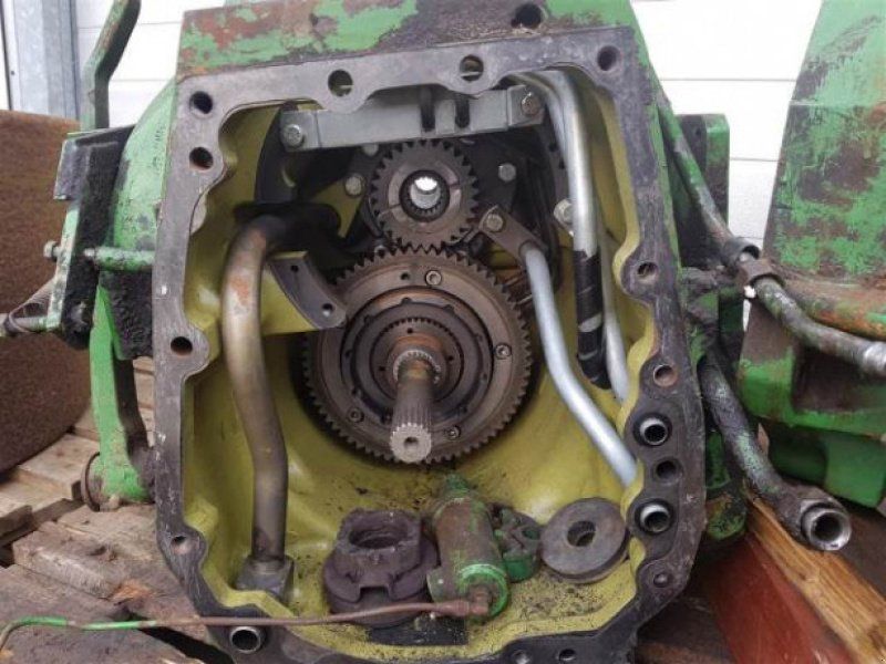 John Deere 2140