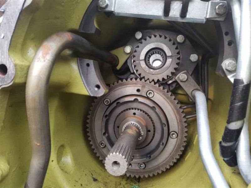 John Deere 2140