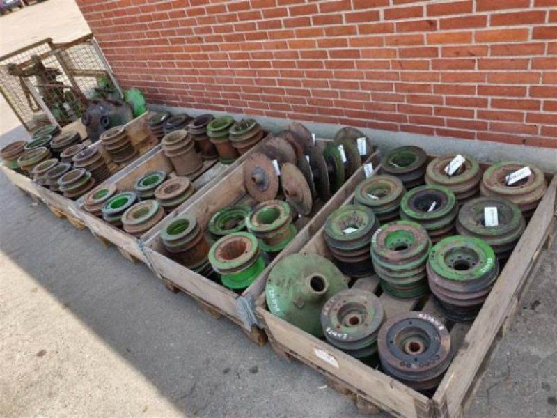 John Deere 1075