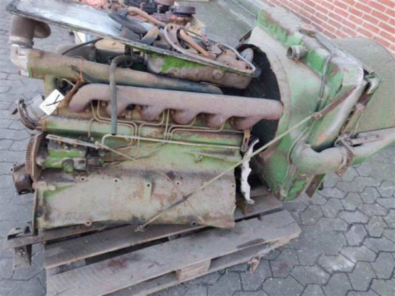 John Deere 6329